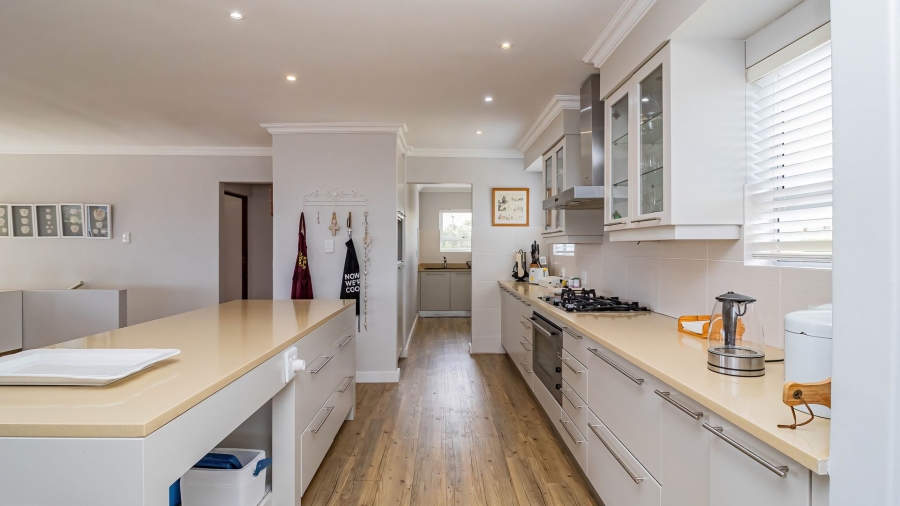 4 Bedroom Property for Sale in De Kelders Western Cape
